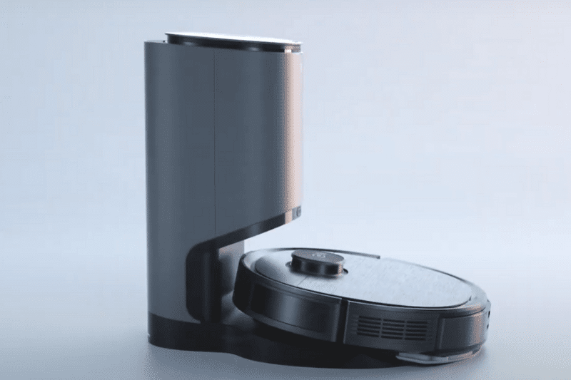 OZMO T8 AIVI расположен на базе для самоочистки